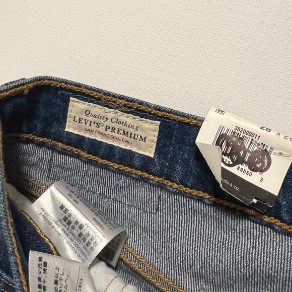 Levi's 501 Premium Jeans *NWT Original Cropped Button Fly Women's size 28x26 - Picture 6 of 11